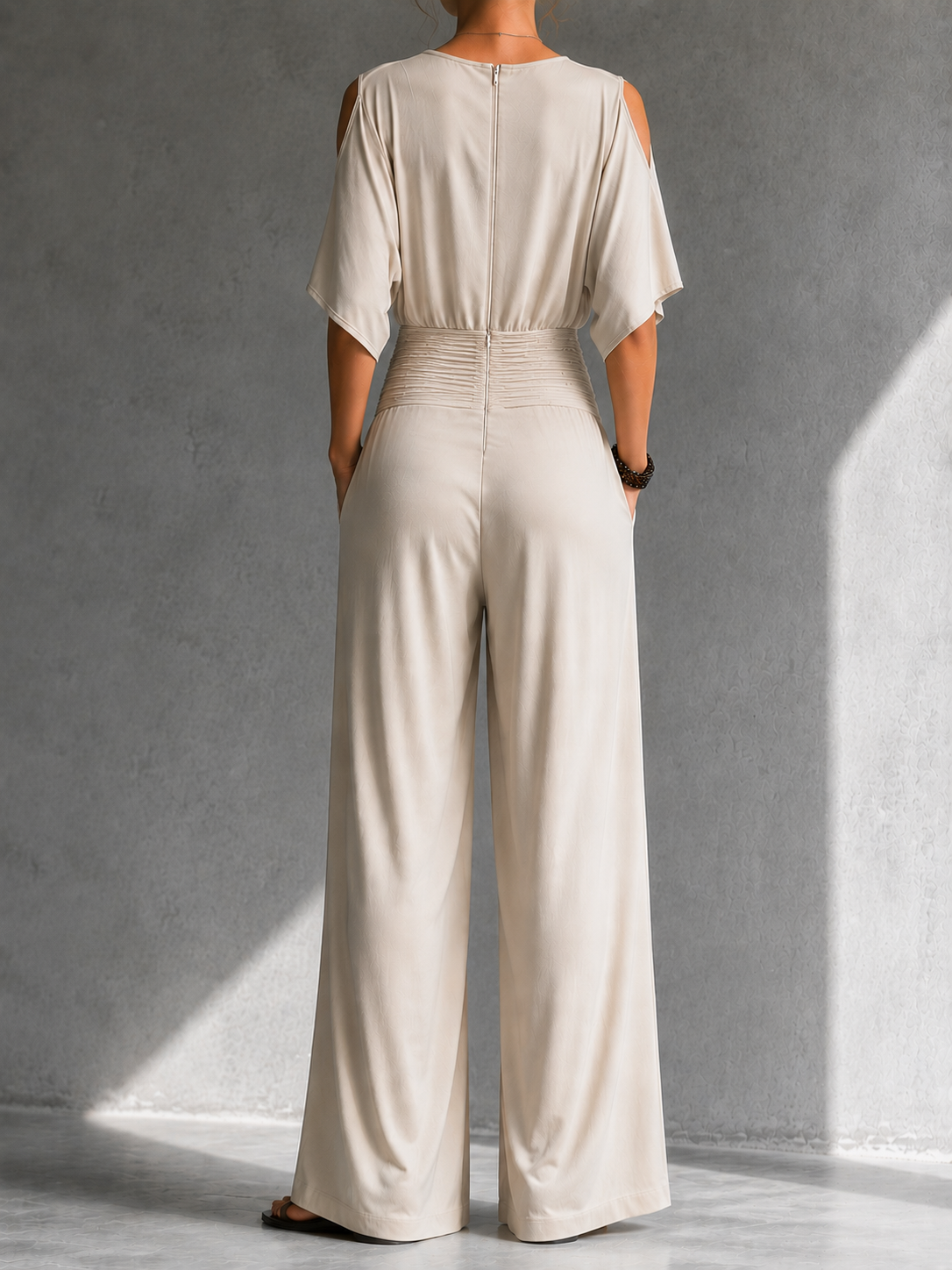 Alia | Elegant set med korsad effekt och breda ben